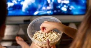 Como escolher o melhor aparelho para assistir TV: Guia completo para sua casa